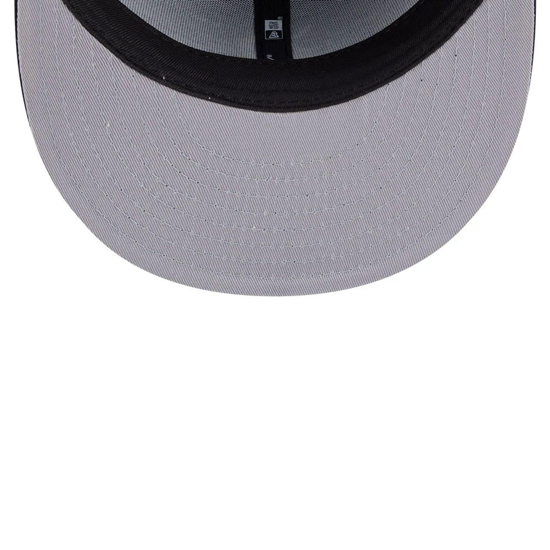 This is a Detroit Tigers MLB Classic Navy Dogear 59FIFTY Fitted Cap 2