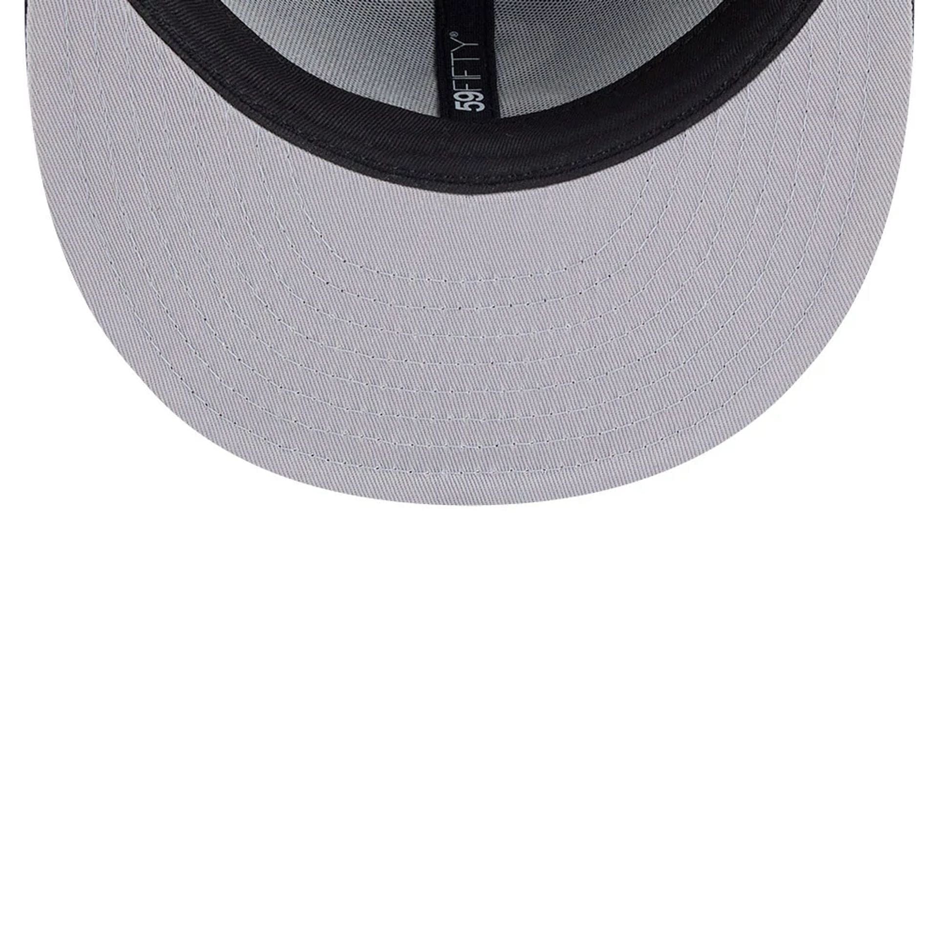 This is a Chicago White Sox MLB Classic Black Dogear 59FIFTY Fitted Cap 2