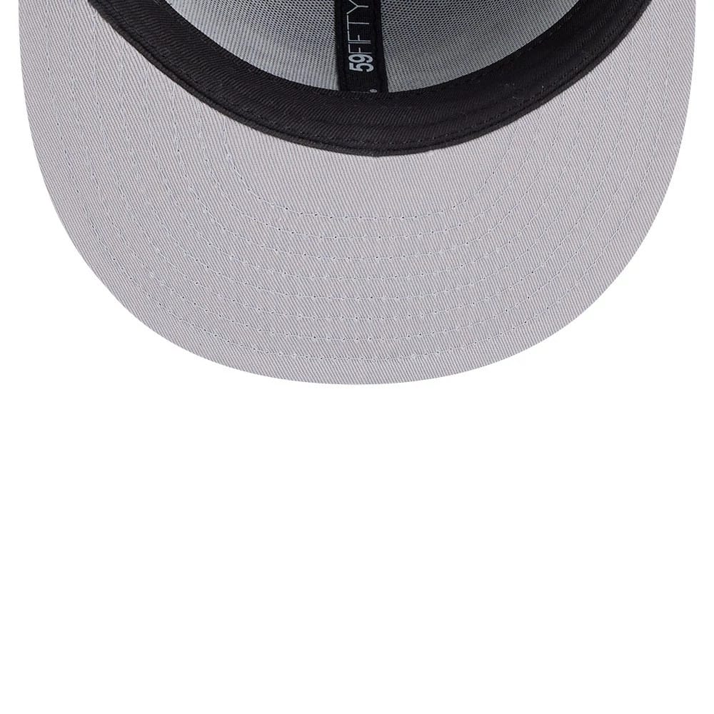 This is a Chicago Bulls NBA Classic Black Dogear 59FIFTY Fitted Cap 2