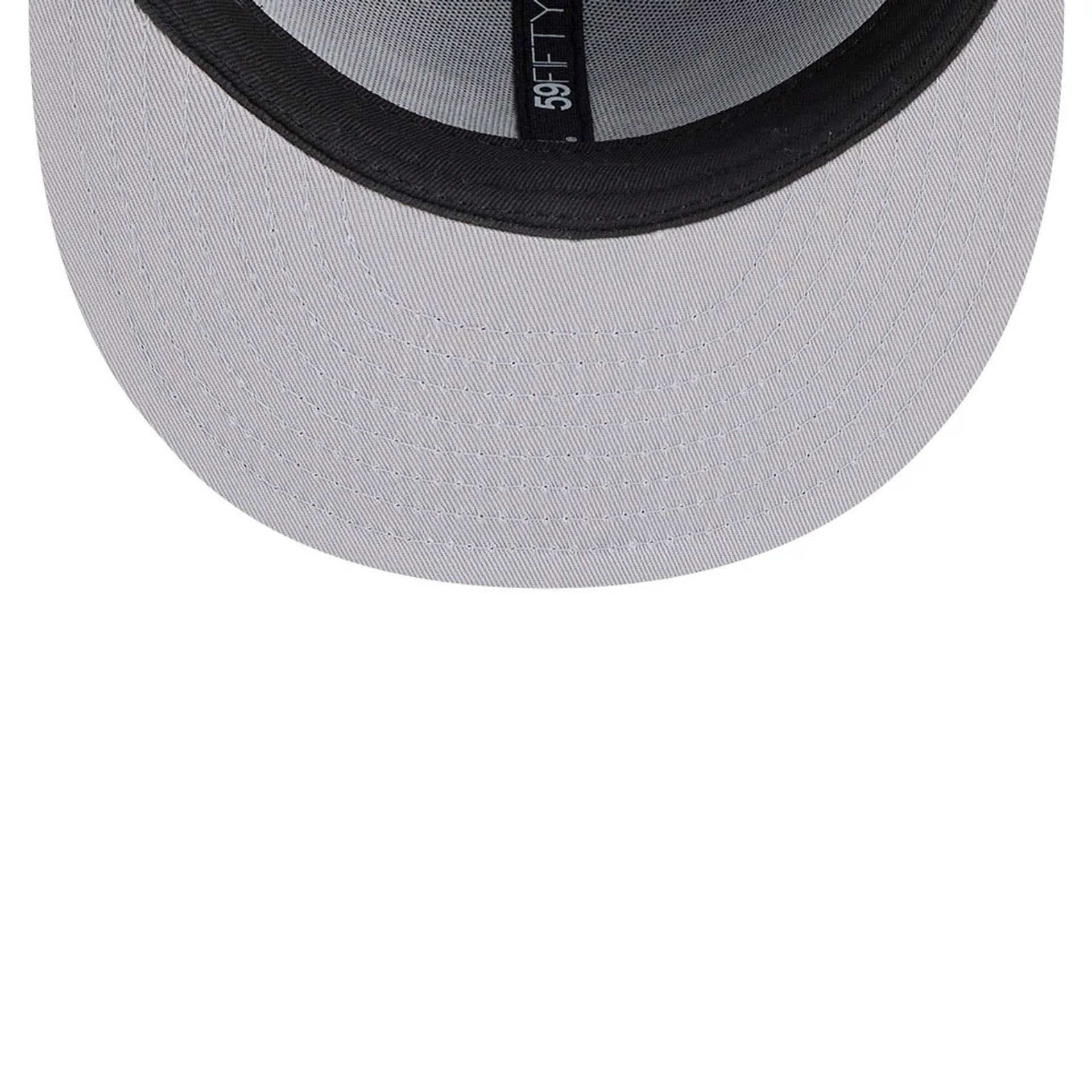 This is a Chicago Bulls NBA Classic Black Dogear 59FIFTY Fitted Cap 2