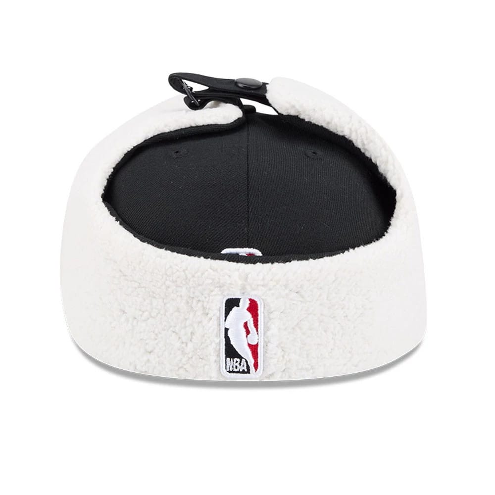 This is a Chicago Bulls NBA Classic Black Dogear 59FIFTY Fitted Cap 5