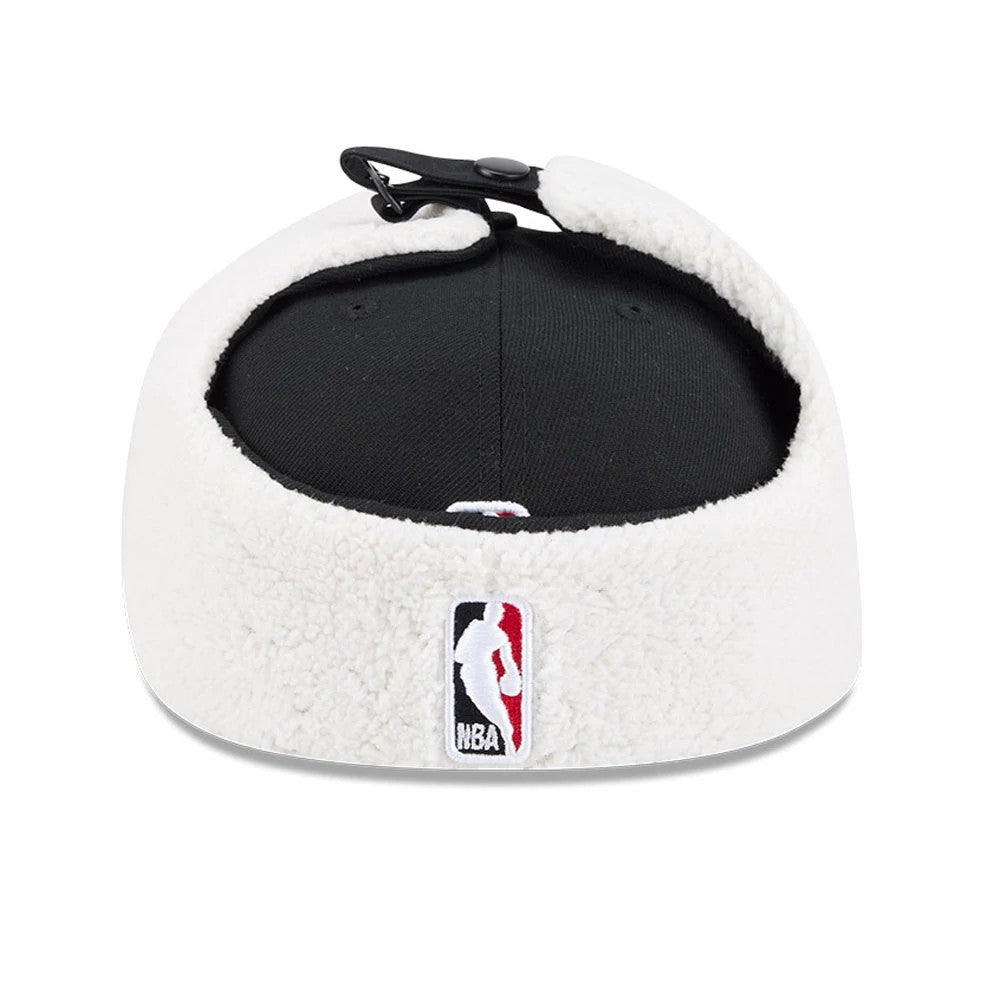 This is a Chicago Bulls NBA Classic Black Dogear 59FIFTY Fitted Cap 5