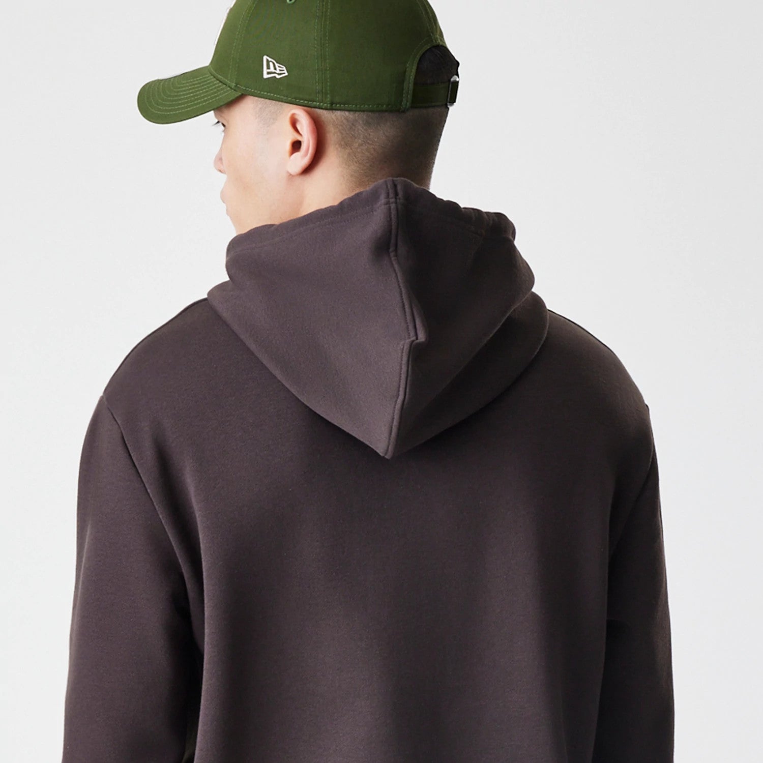 The Male model is wearing New York Yankees MLB Midi League Essential Dark Brown Oversized Pullover Hoodie 4