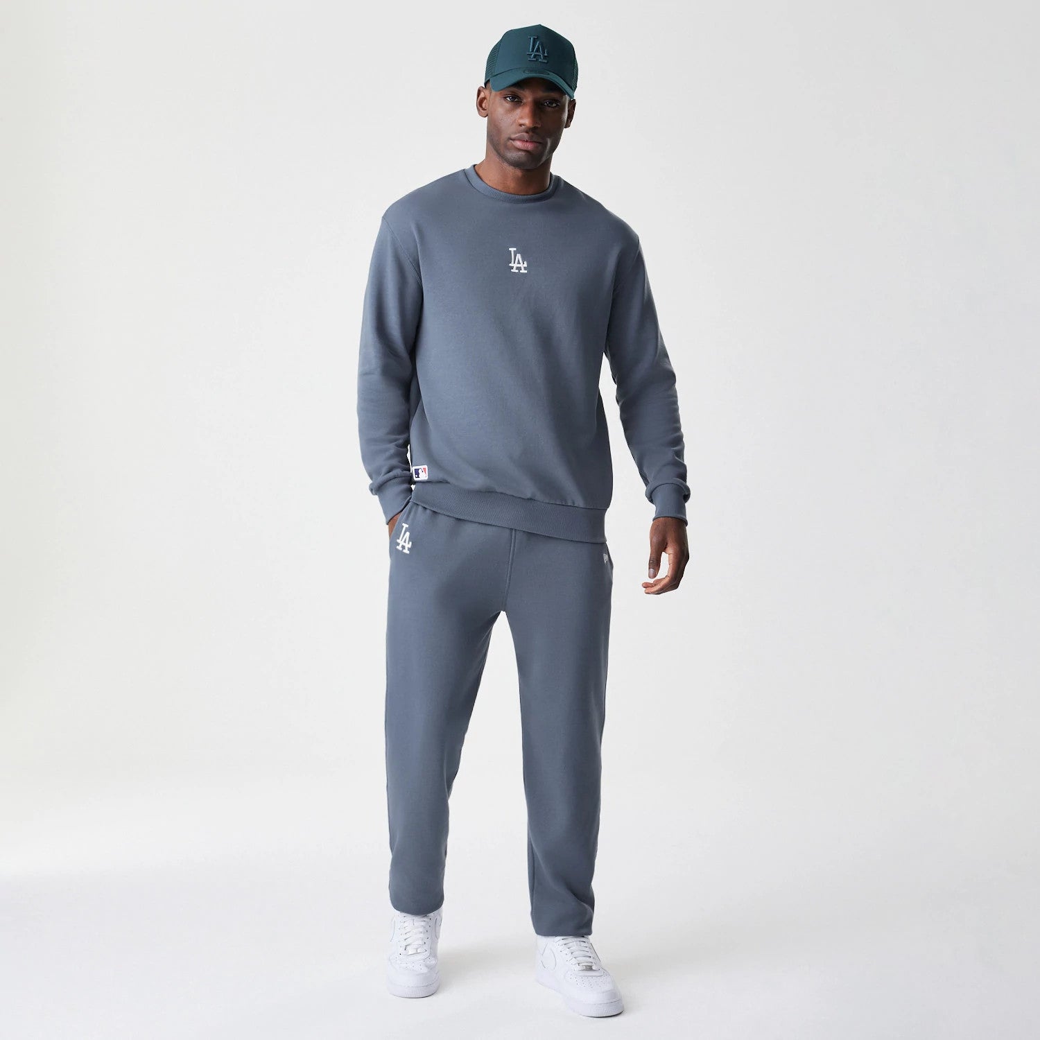 The Male model is wearing LA Dodgers MLB Midi League Essential Dark Grey Oversized Crew Neck Sweater 8