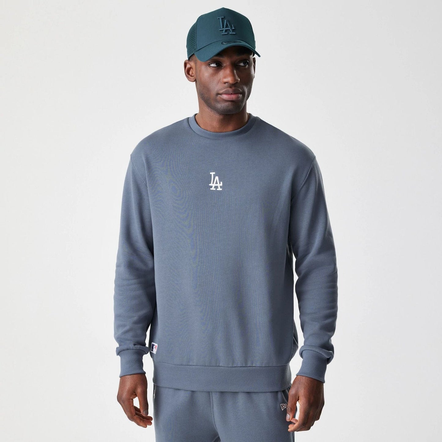 The Male model is wearing LA Dodgers MLB Midi League Essential Dark Grey Oversized Crew Neck Sweater  1