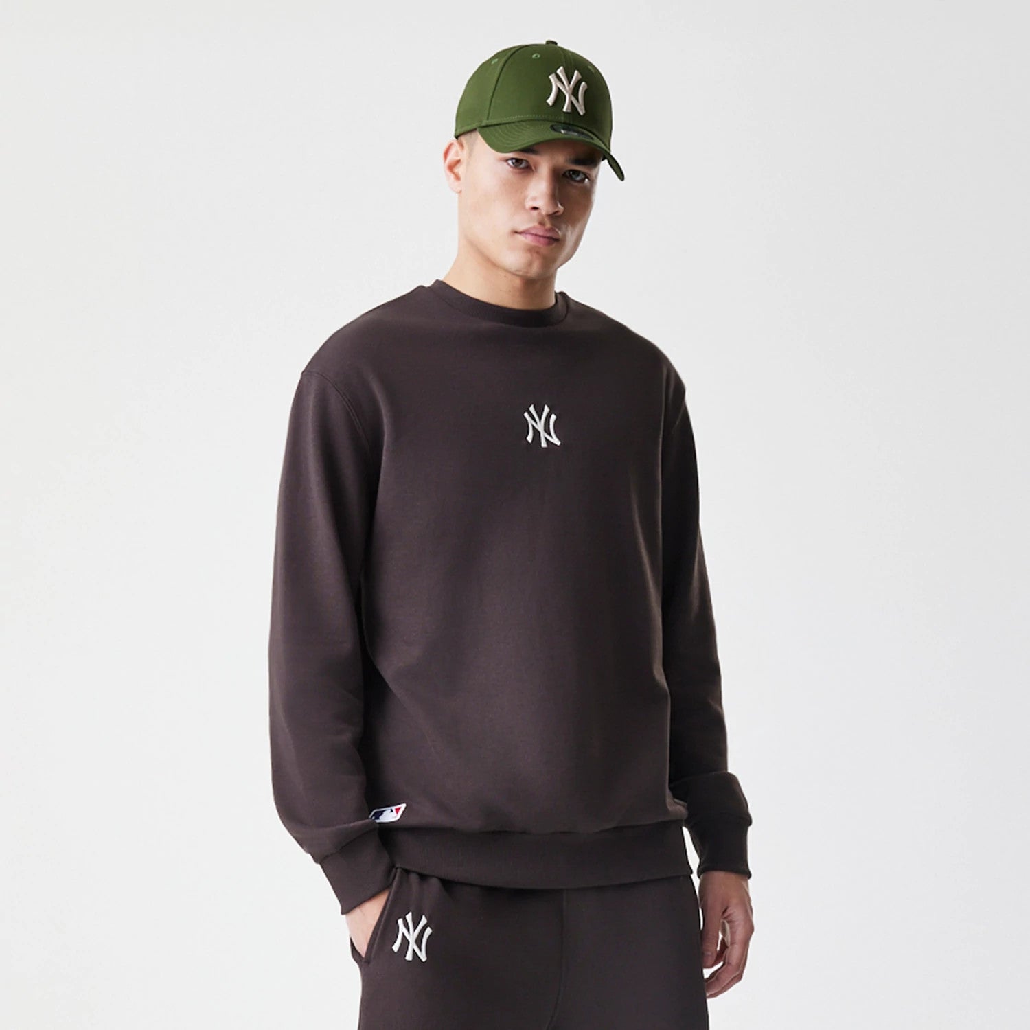 The Male model is wearing New York Yankees MLB Midi League Essential Dark Brown Oversized Crew Neck Sweater 3