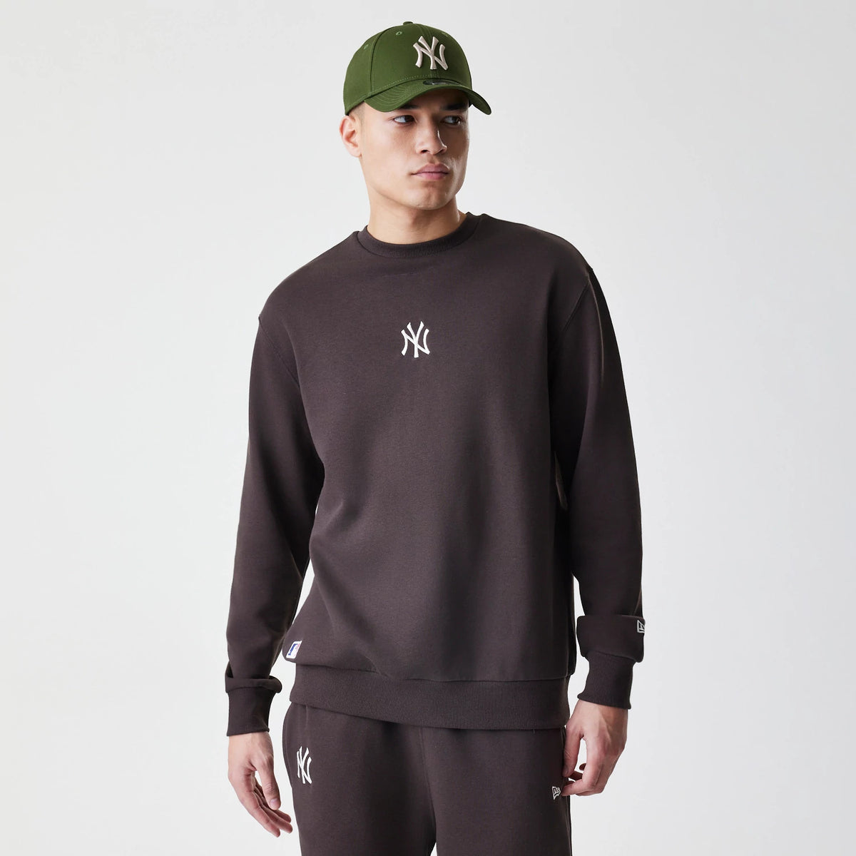 The Male model is wearing New York Yankees MLB Midi League Essential Dark Brown Oversized Crew Neck Sweater 1