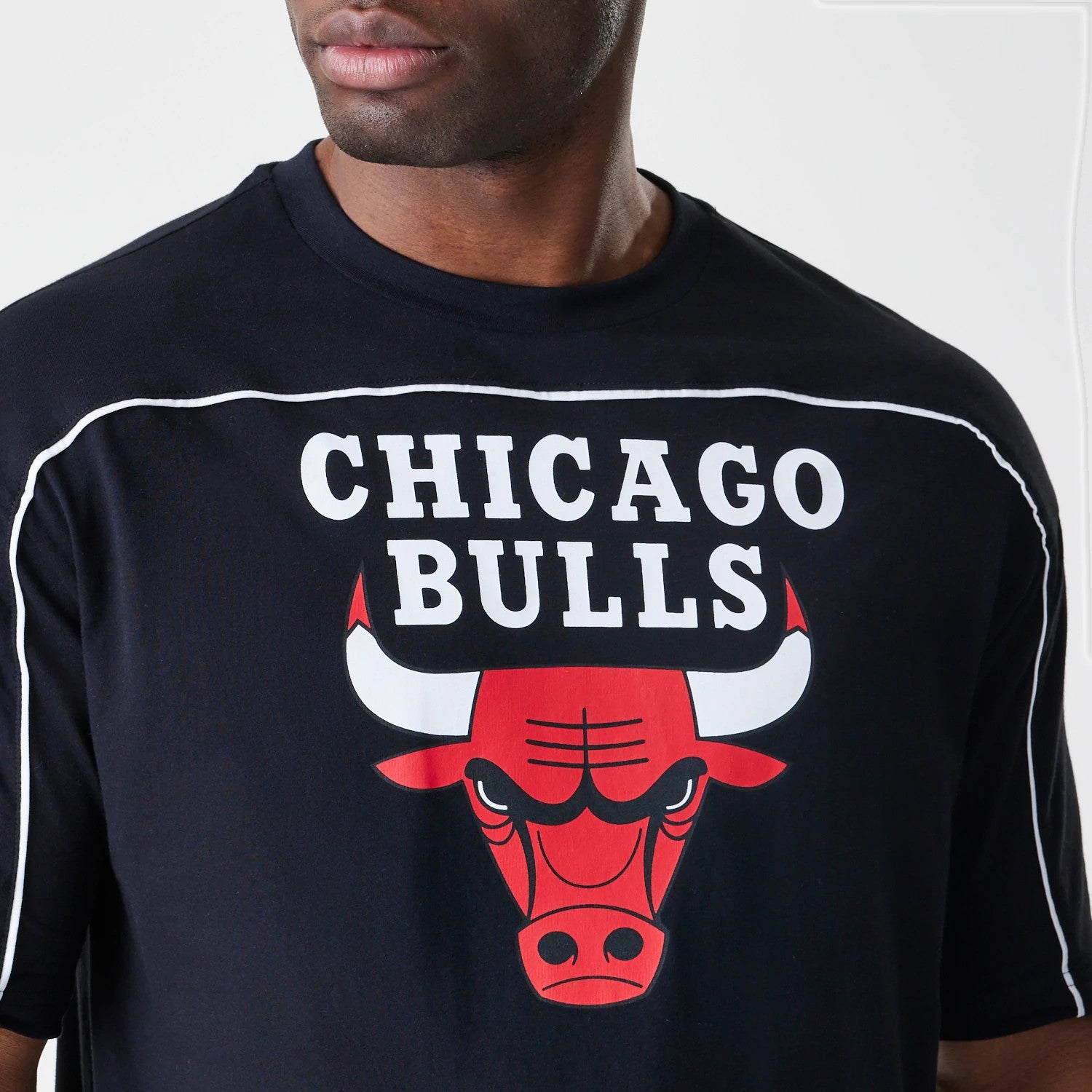 The Male model is wearing Chicago Bulls NBA Piping Black Oversized T-Shirt 4
