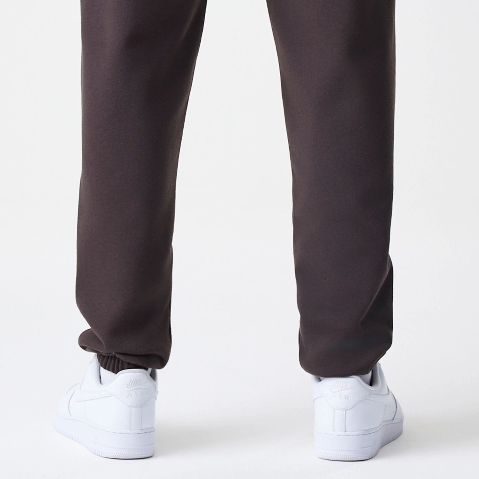 The Male model is wearing New York Yankees MLB Midi League Essential Dark Brown Joggers  4