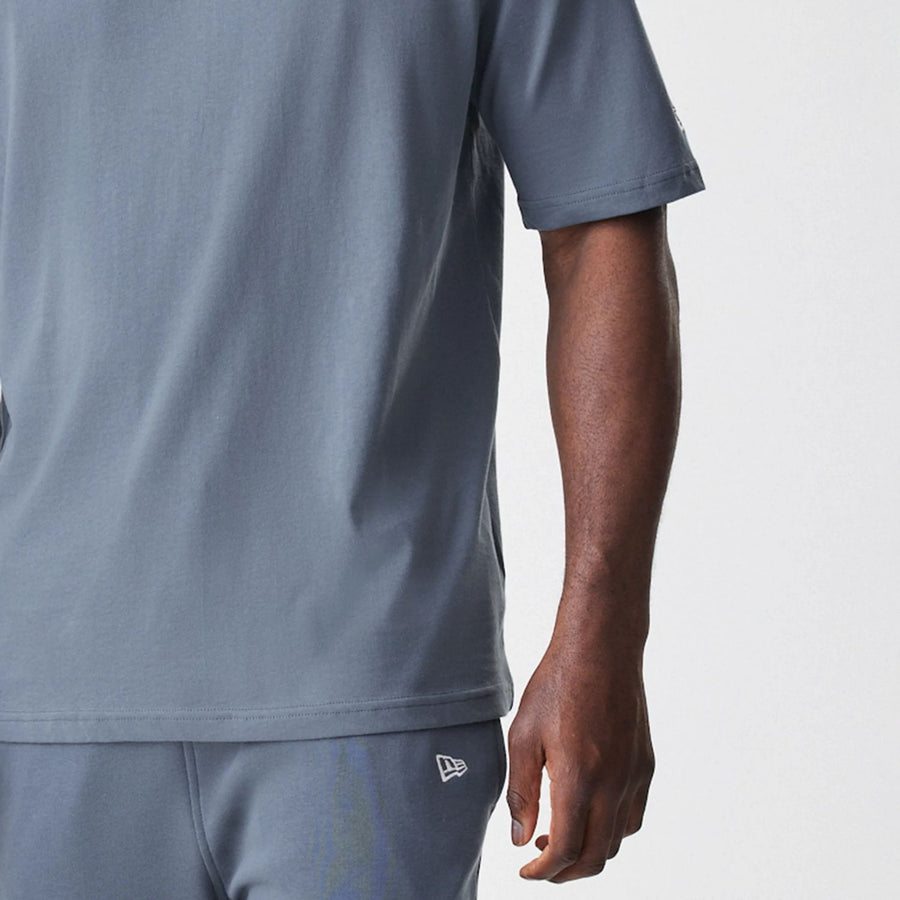 The Male model is wearing LA Dodgers MLB Midi League Essential Dark Grey Oversized T-Shirt  6