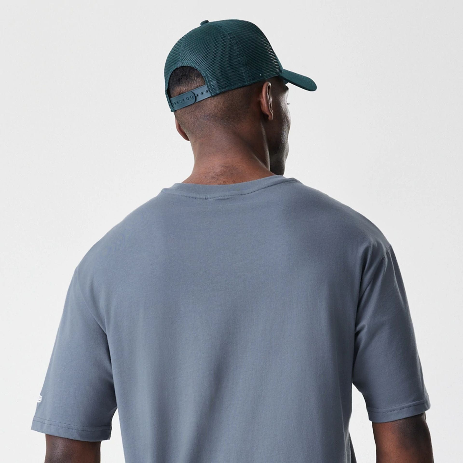 The Male model is wearing LA Dodgers MLB Midi League Essential Dark Grey Oversized T-Shirt  7