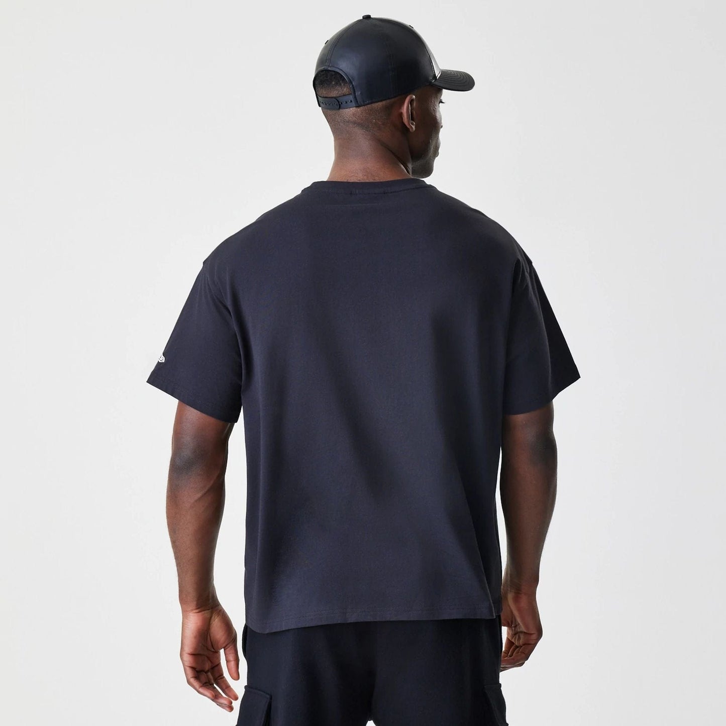 The Male model is wearing LA Lakers NBA Outline Graphic Navy Oversized T-Shirt  2
