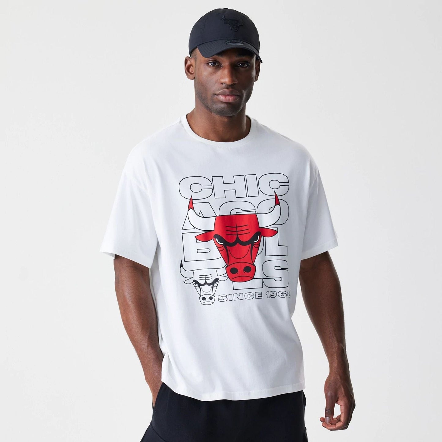 The Male model is wearing Chicago Bulls NBA Outline Graphic White Oversized T-Shirt  1