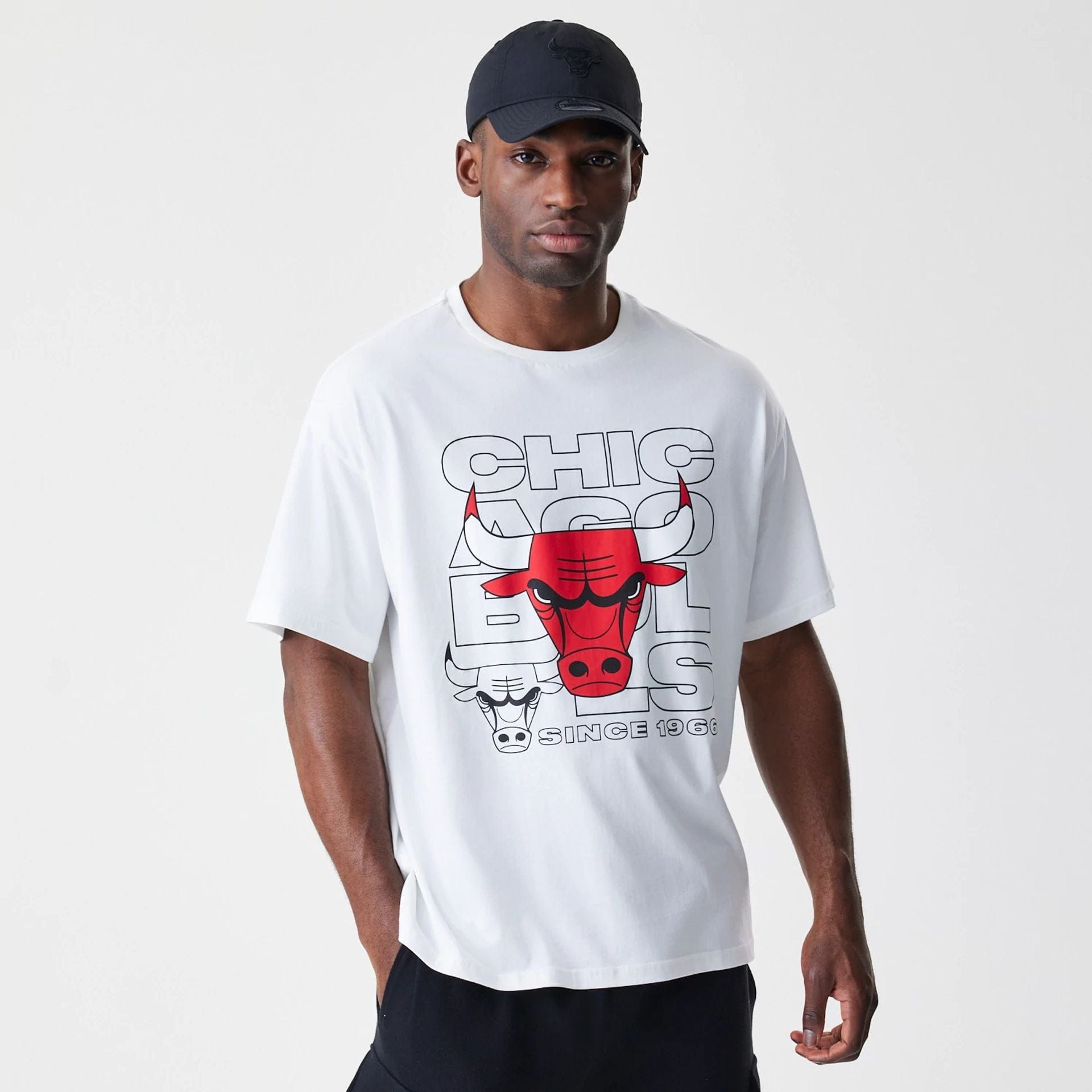 The Male model is wearing Chicago Bulls NBA Outline Graphic White Oversized T-Shirt  1