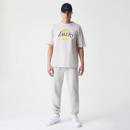 The Male model is wearing LA Lakers NBA Piping Cream Joggers  8