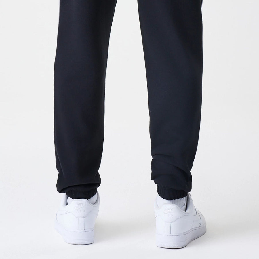 The Male model is wearing Chicago Bulls NBA Piping Navy Joggers  7