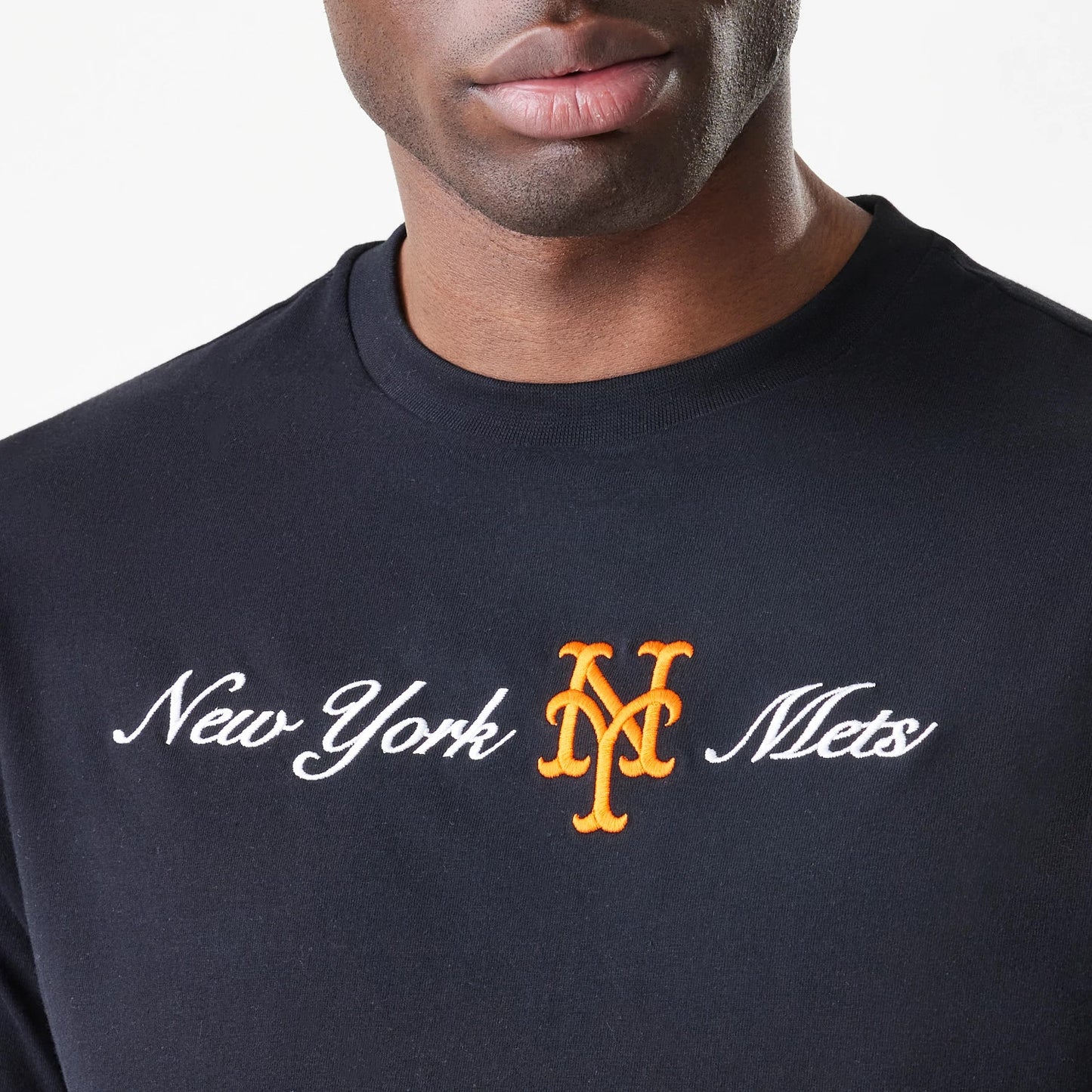 The Male model is wearing New York Mets MLB Script Black Oversized T-Shirt 5