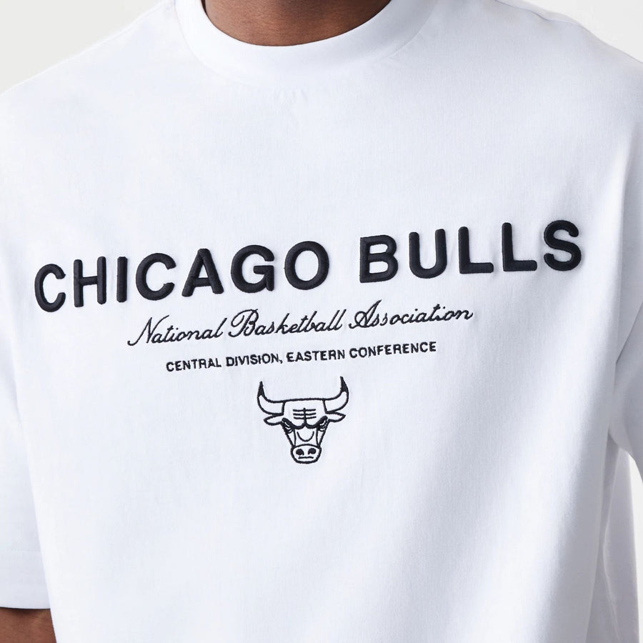 The Male model is wearing Chicago Bulls NBA Linear White T-Shirt  6