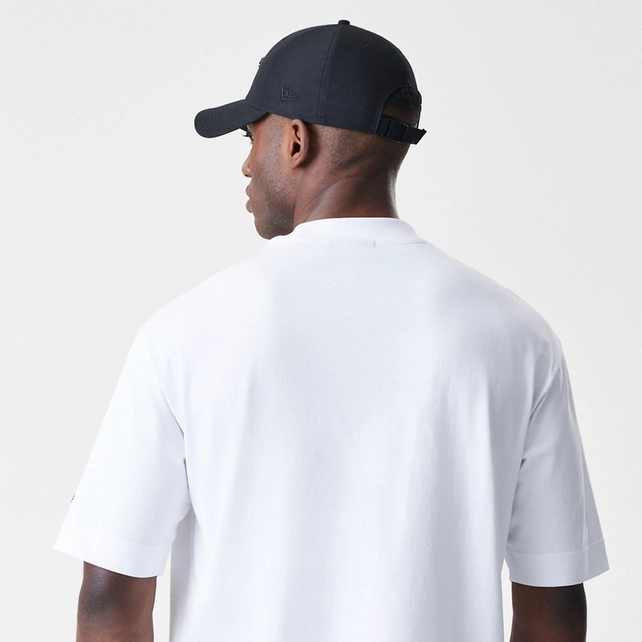 The Male model is wearing Chicago Bulls NBA Linear White T-Shirt  8