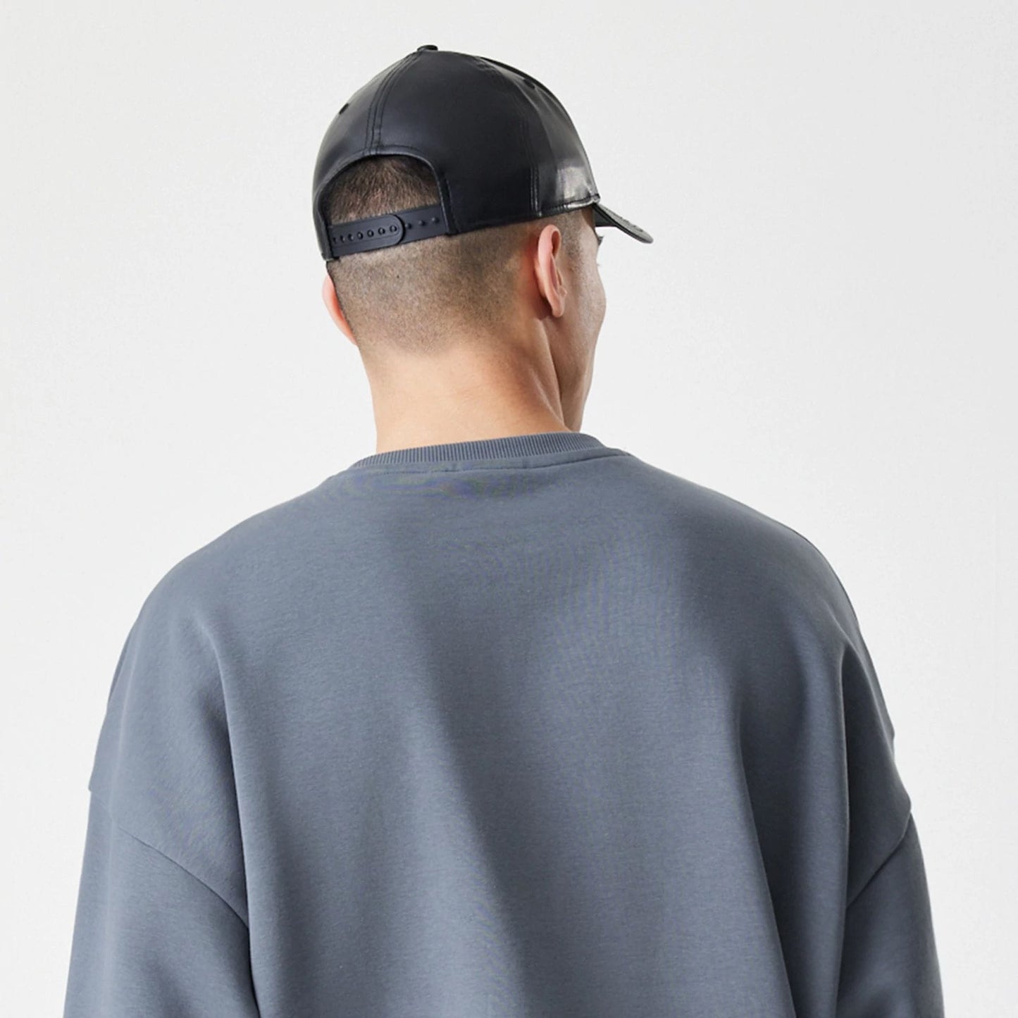 The Male model is wearing LA Lakers NBA Linear Dark Grey Crew Neck Sweater 7