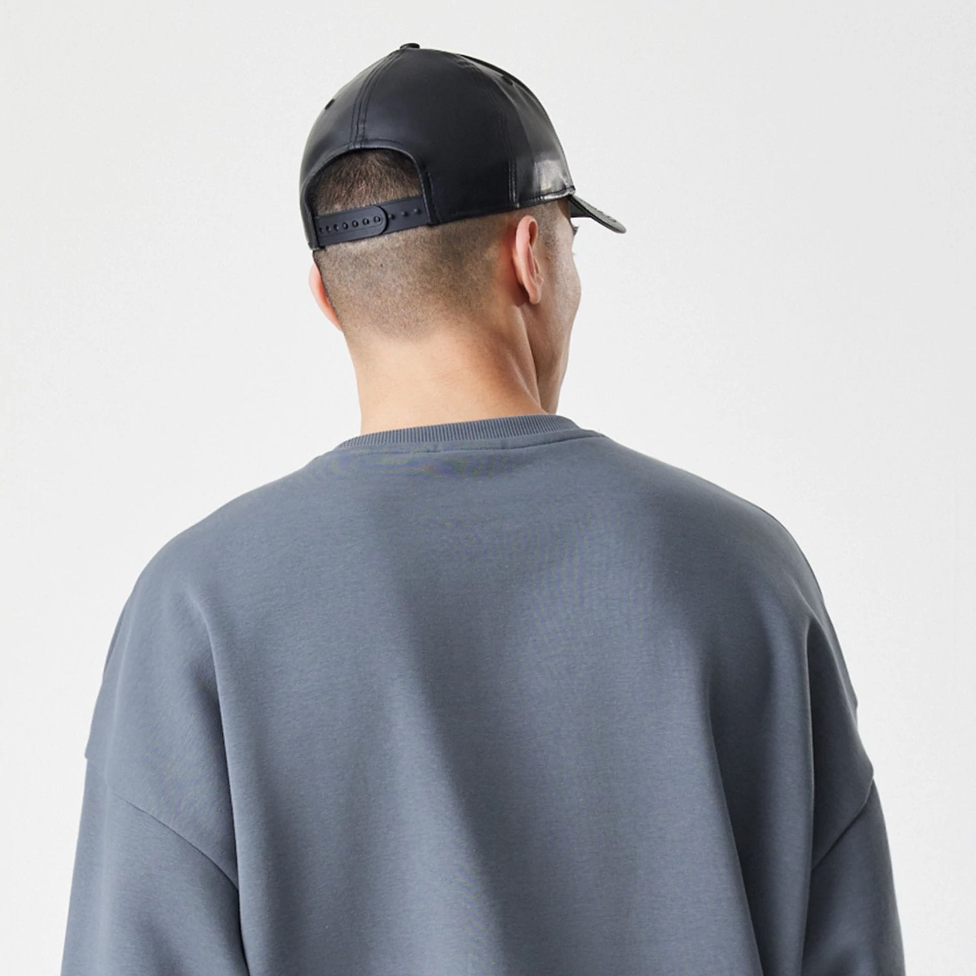 The Male model is wearing LA Lakers NBA Linear Dark Grey Crew Neck Sweater 7