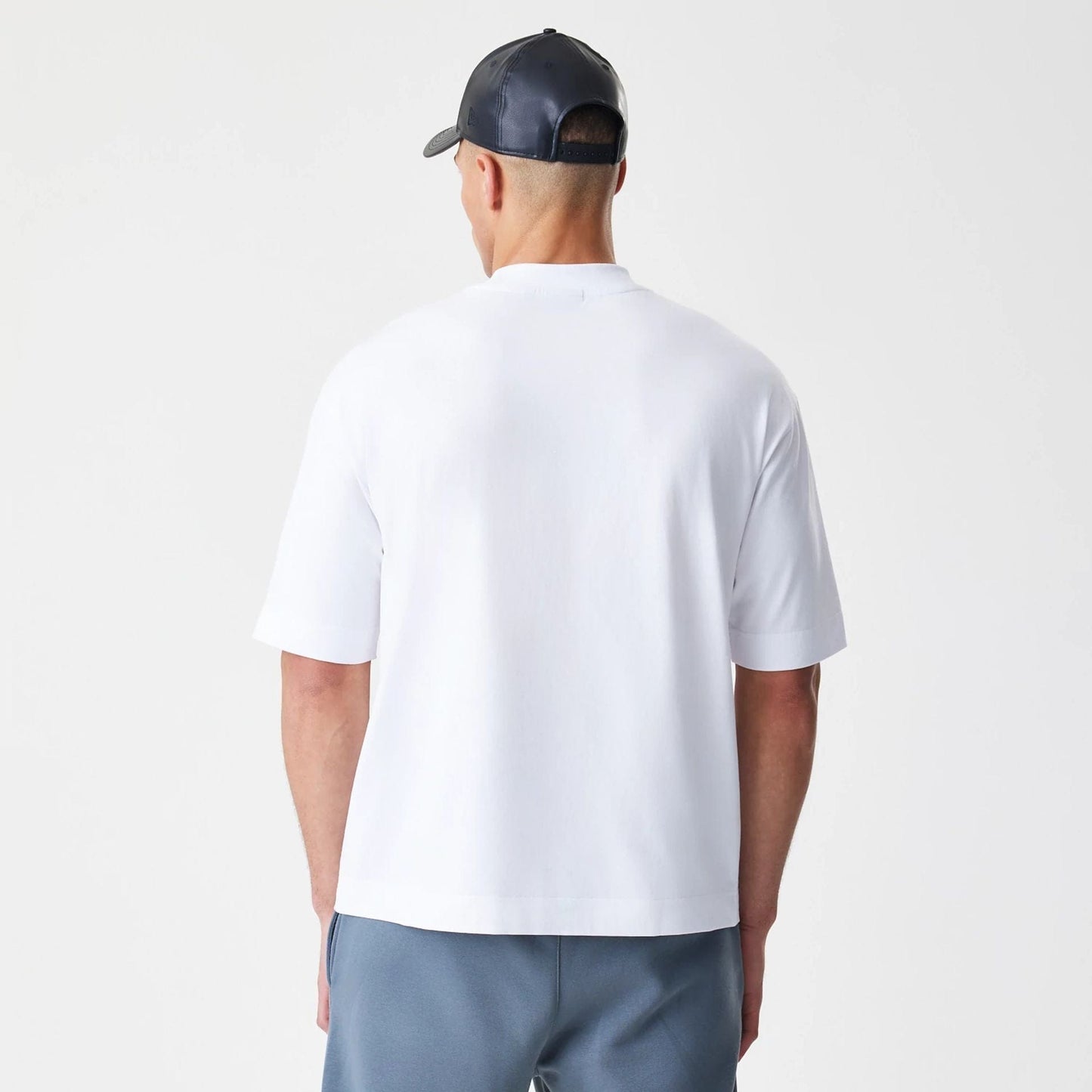 The Male model is wearing LA Lakers NBA Linear White T-Shirt  2