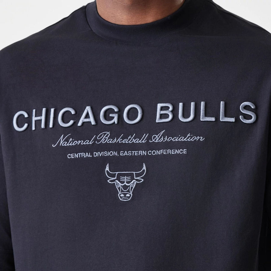 The Male model is wearing Chicago Bulls NBA Linear Black T-Shirt  5