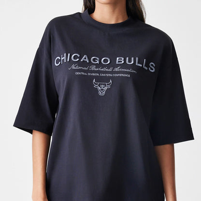 The Male model is wearing Chicago Bulls NBA Linear Black T-Shirt  6