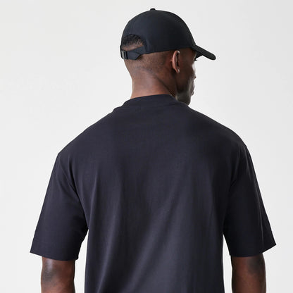 The Male model is wearing Chicago Bulls NBA Linear Black T-Shirt 7