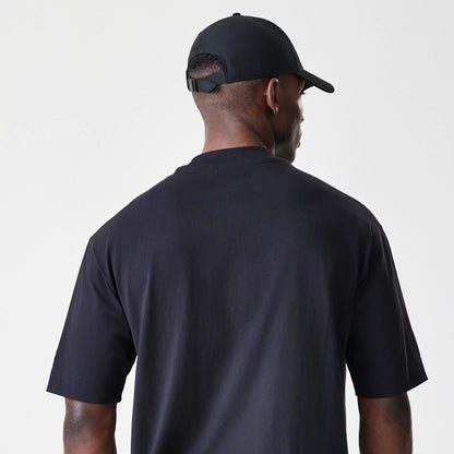 The Male model is wearing Chicago Bulls NBA Linear Black T-Shirt 7