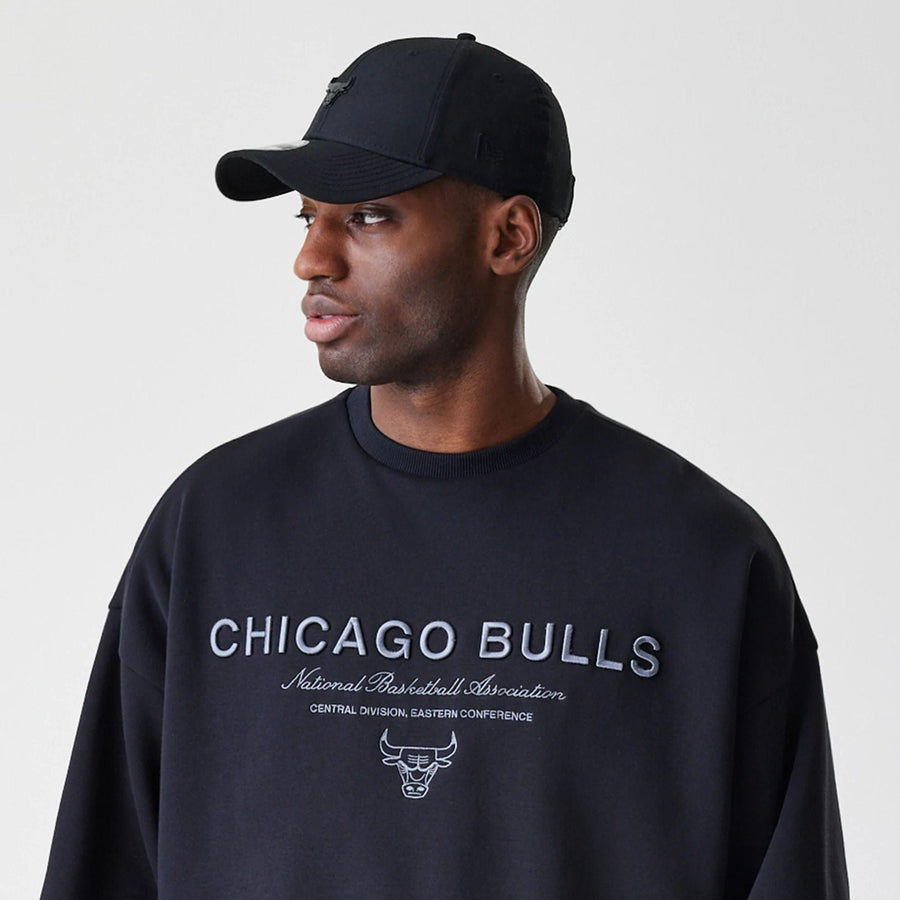 The Male model is wearing Chicago Bulls NBA Linear Black Crew Neck Sweater  6