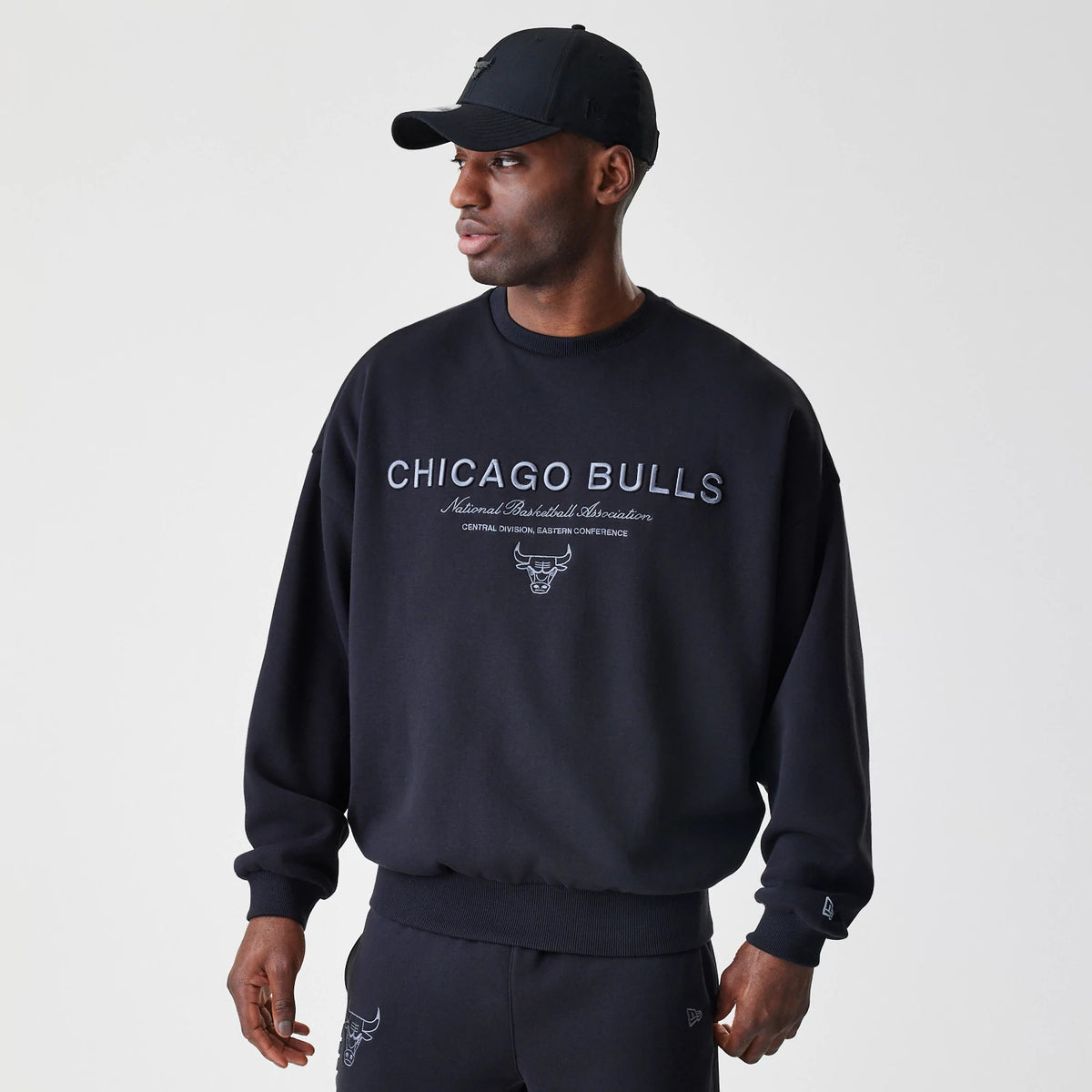 The Male model is wearing Chicago Bulls NBA Linear Black Crew Neck Sweater 1