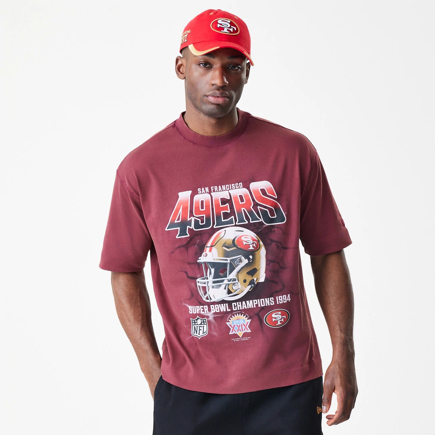 The Male model is wearing San Francisco 49ers NFL Washed Boxy Dark Red Oversized T-Shirt 3