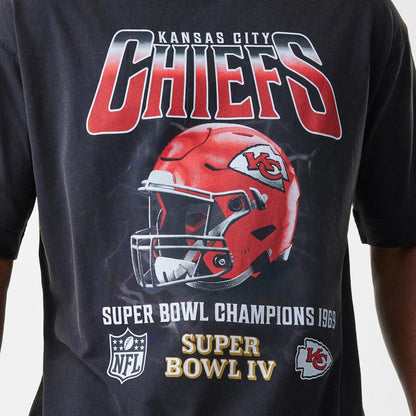 The Male model is wearing Kansas City Chiefs NFL Washed Boxy Black Oversized T-Shirt 4