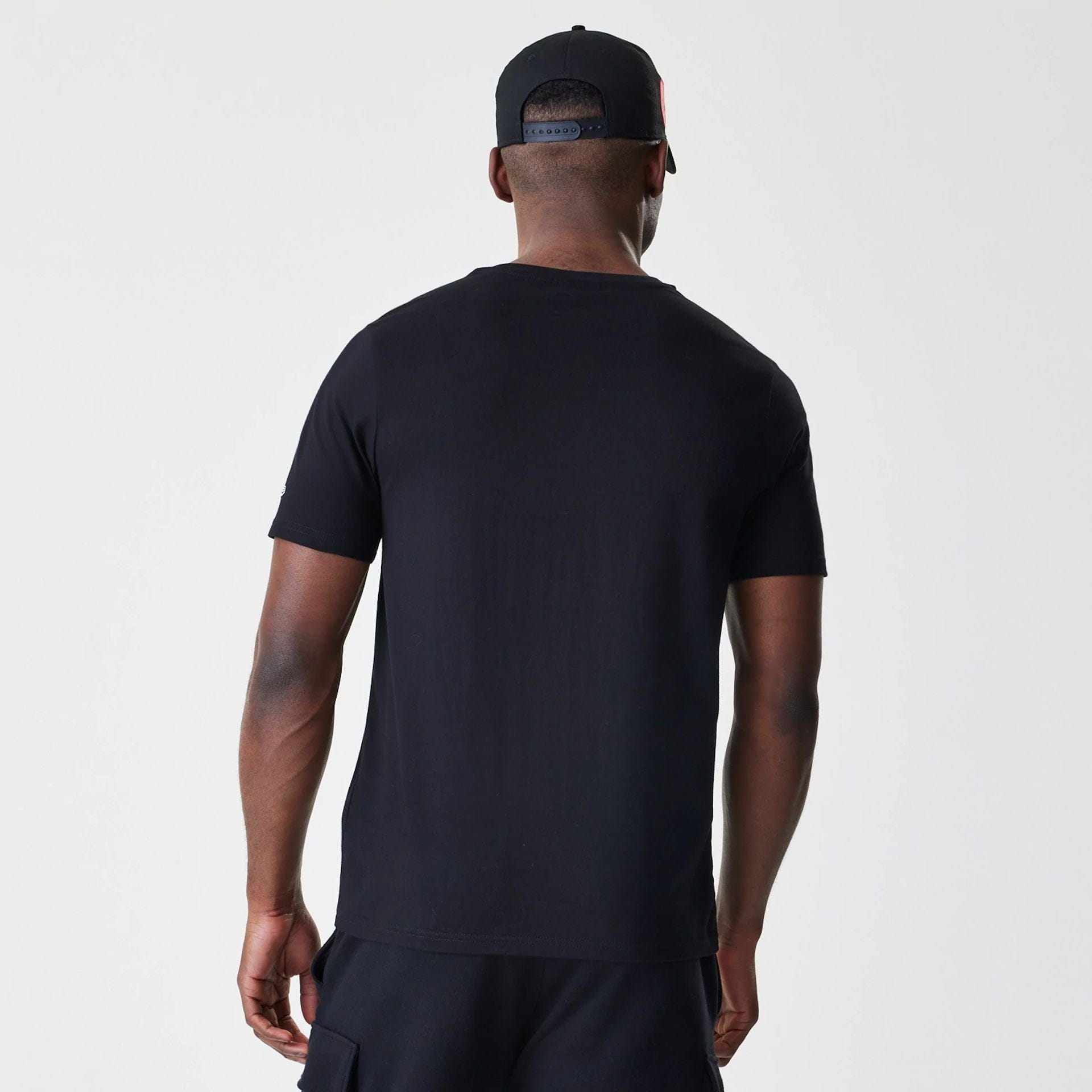 The Male model is wearing Chicago Bulls NBA Script Black T-Shirt  2