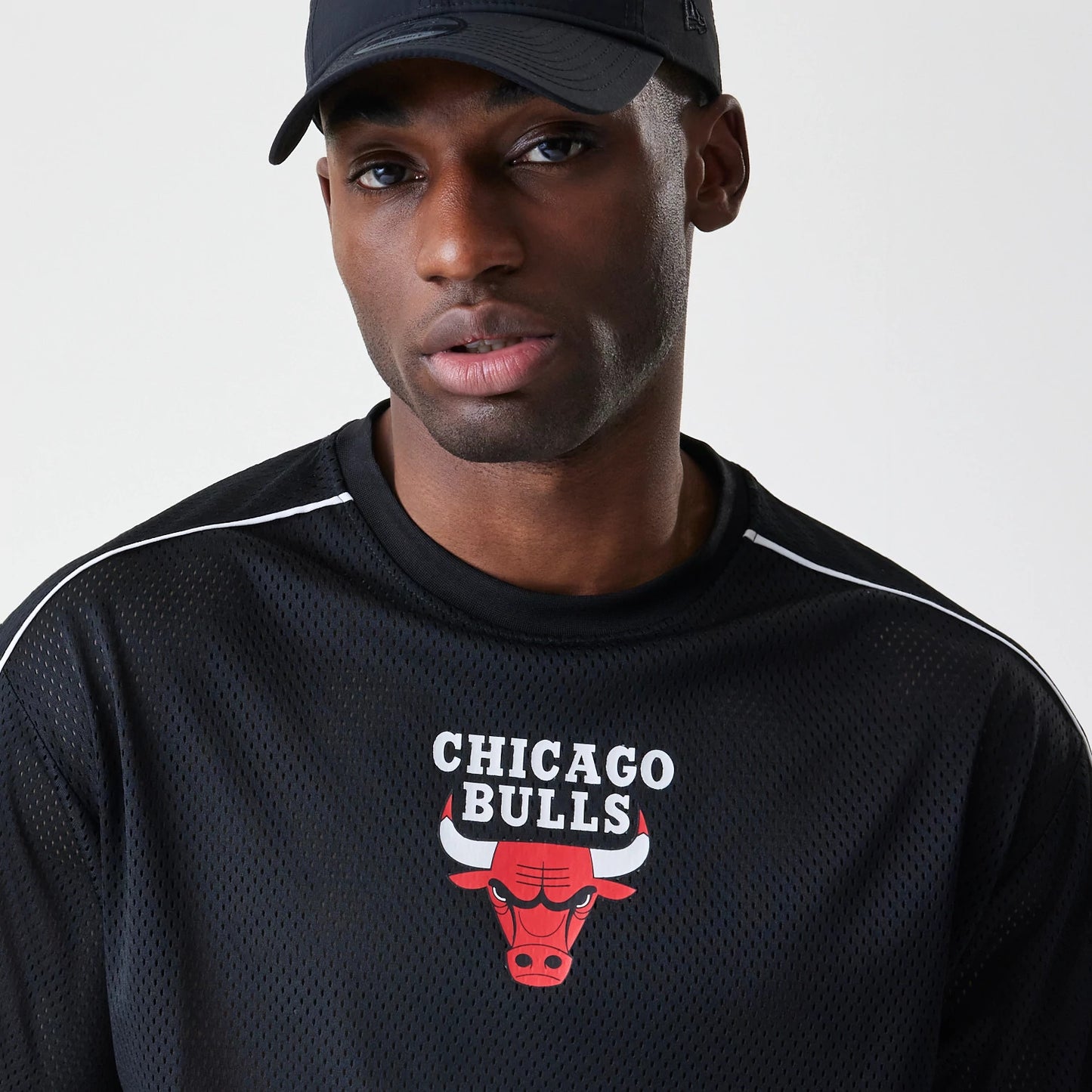 The Male model is wearing Chicago Bulls NBA Piping Black Oversized T-Shirt 3