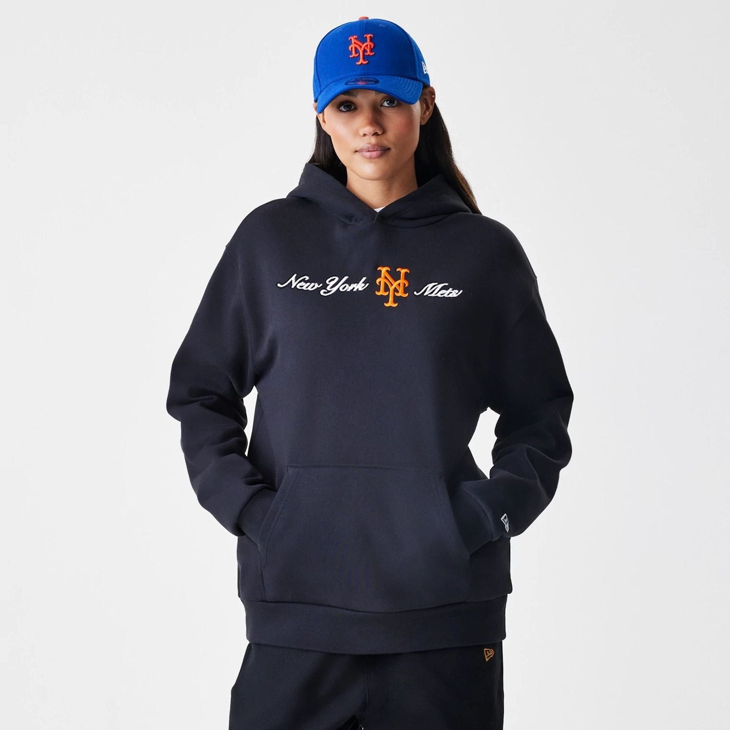 The Male model is wearing New York Mets MLB Script Black Oversized Pullover Hoodie  4
