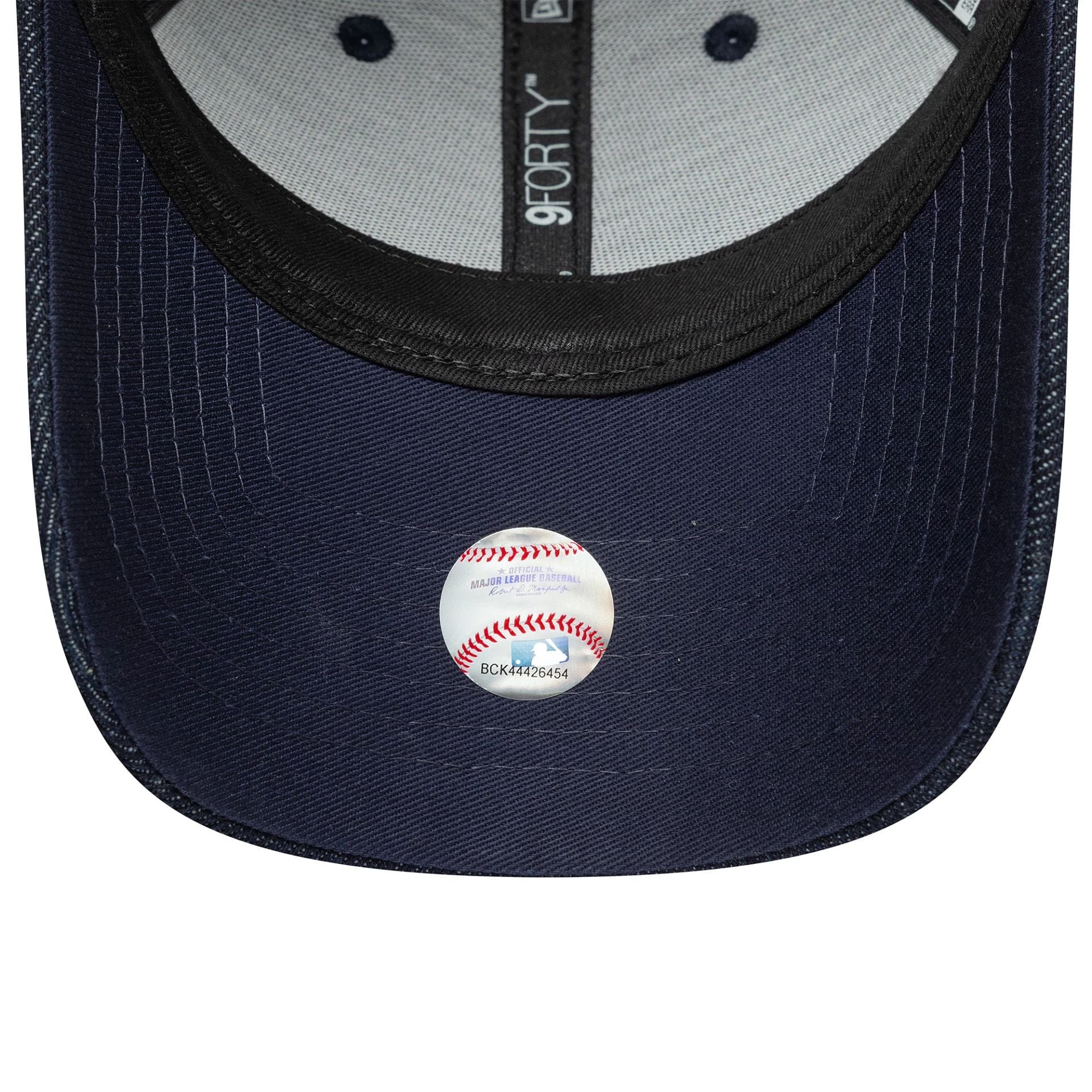 This is a New York Yankees Womens MLB Sequin Dark Blue 9FORTY Adjustable Cap 5