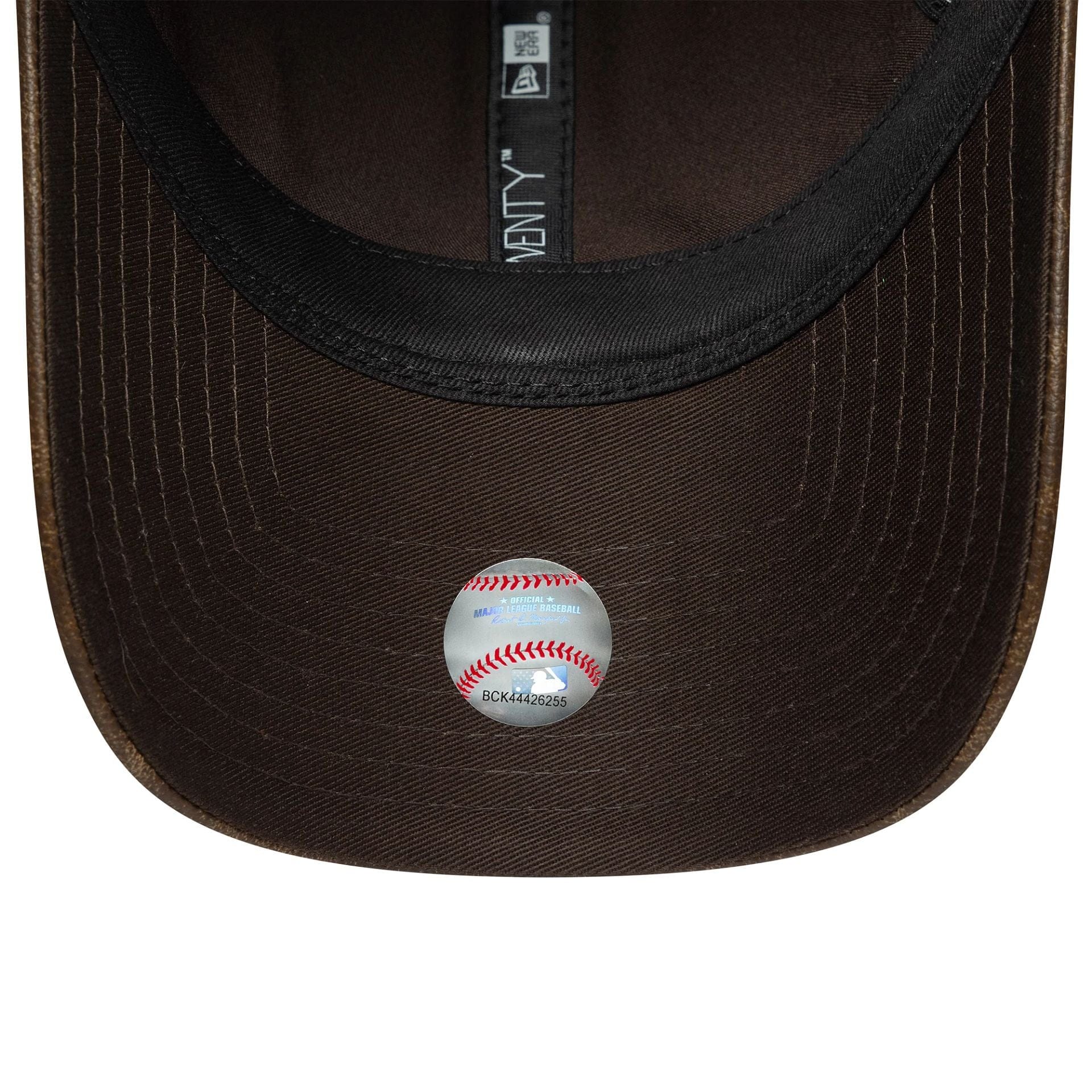 This is a New York Yankees Womens MLB Worn PU Dark Brown 9TWENTY Adjustable Cap 5