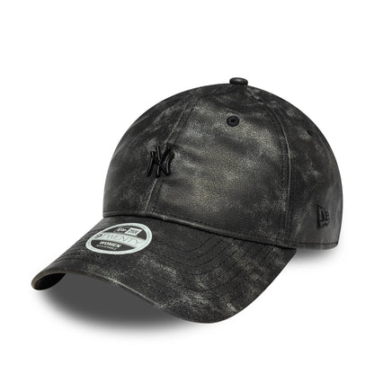 This is a New York Yankees Womens MLB Worn PU Black 9TWENTY Adjustable Cap 1