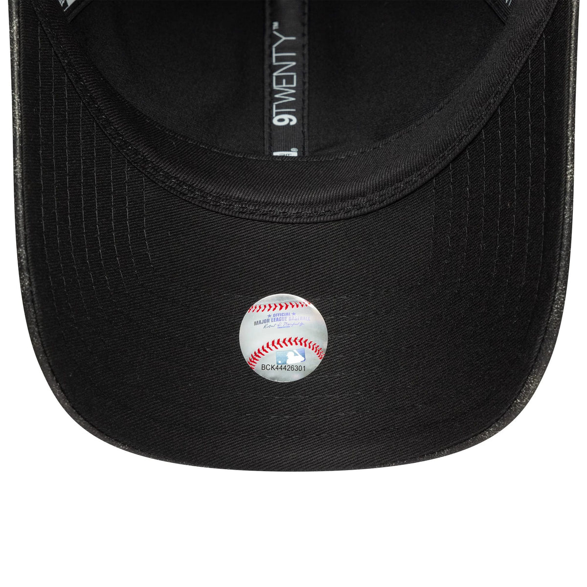 This is a New York Yankees Womens MLB Worn PU Black 9TWENTY Adjustable Cap 5