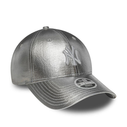 This is a New York Yankees Womens MLB Metallic Silver 9FORTY Adjustable Cap 3