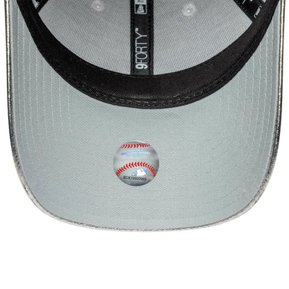 This is a New York Yankees Womens MLB Metallic Silver 9FORTY Adjustable Cap 5