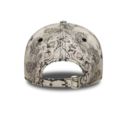 This is a New York Yankees Womens MLB Snake Grey 9FORTY Adjustable Cap 4