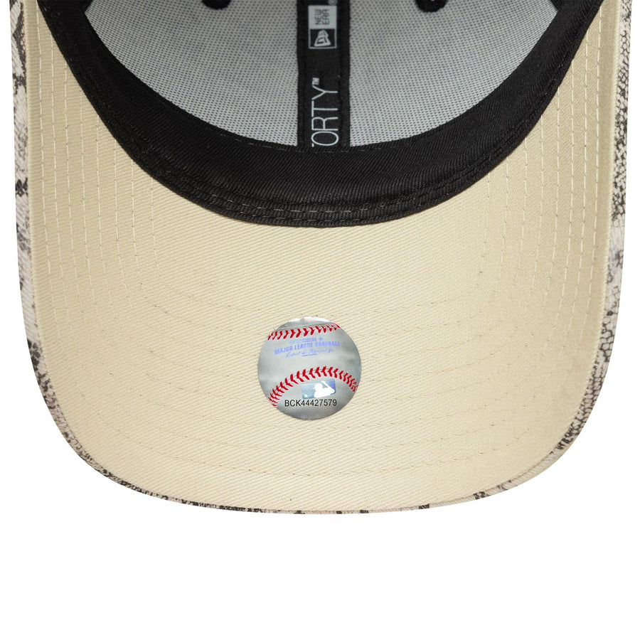 This is a New York Yankees Womens MLB Snake Grey 9FORTY Adjustable Cap 5