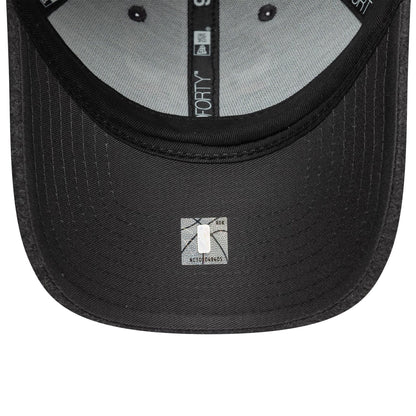 This is a Chicago Bulls NBA Melton Dark Grey 9FORTY Adjustable Cap 5