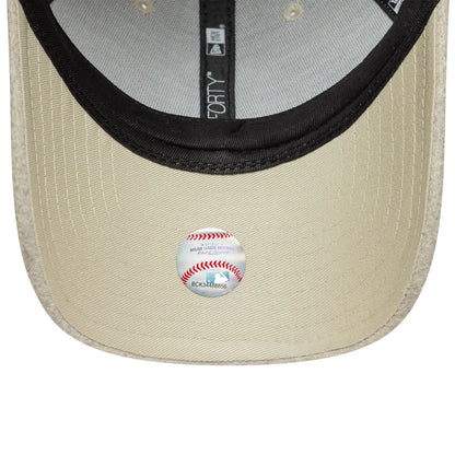 This is a New York Yankees MLB Melton Cream 9FORTY Adjustable Cap 5