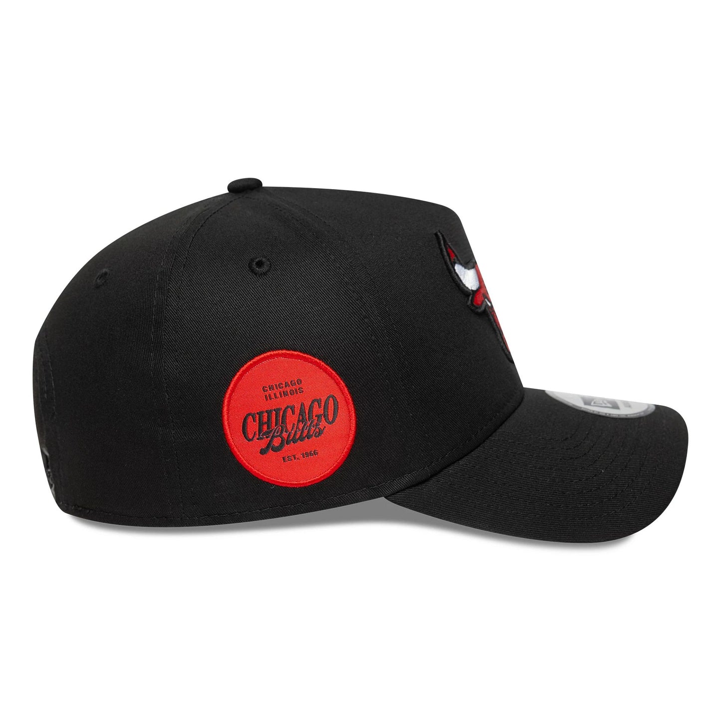 This is a Chicago Bulls NBA Sidepatch Black 9FORTY E-Frame Adjustable Cap 5