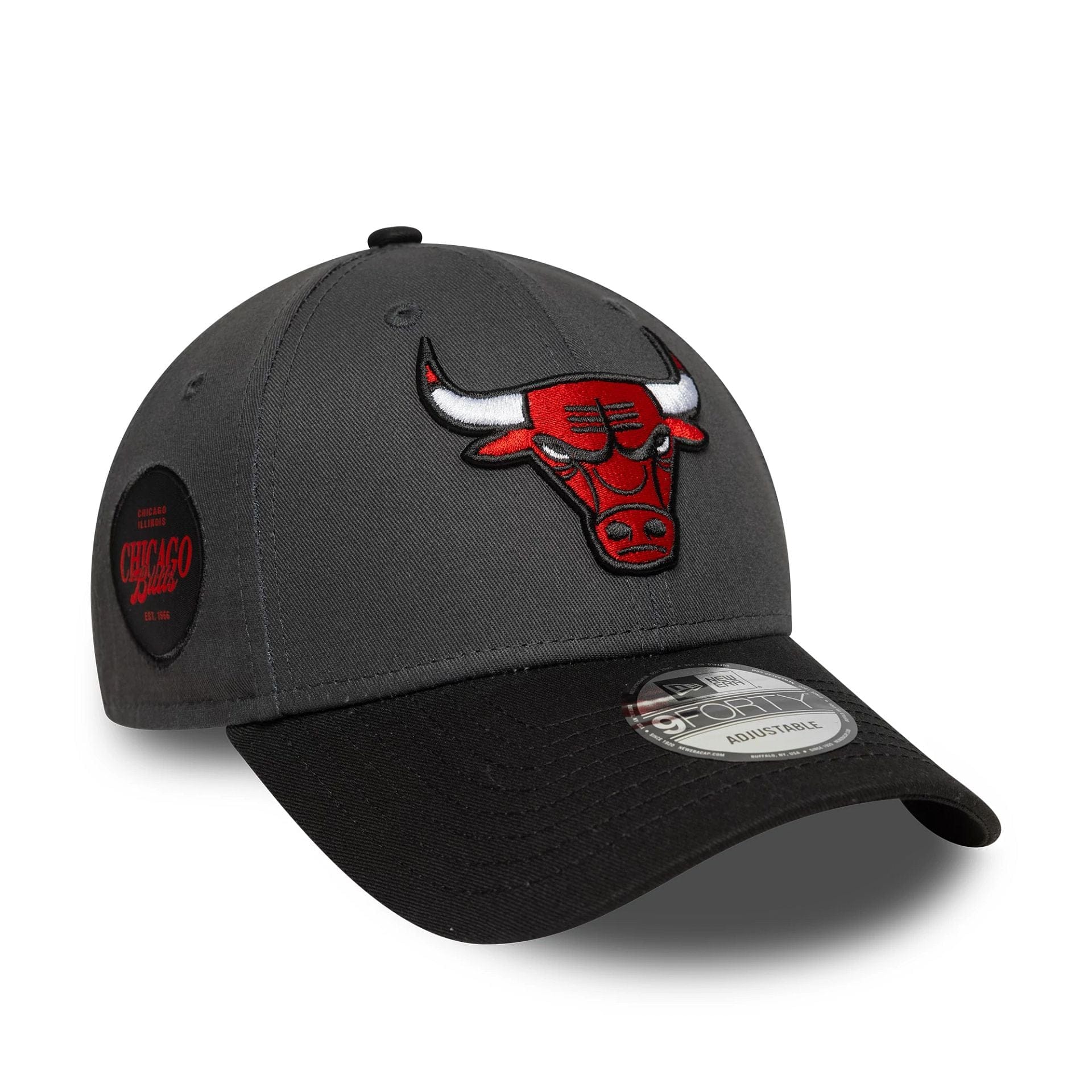 This is a Chicago Bulls NBA Sidepatch Charcoal 9FORTY Adjustable Cap 1