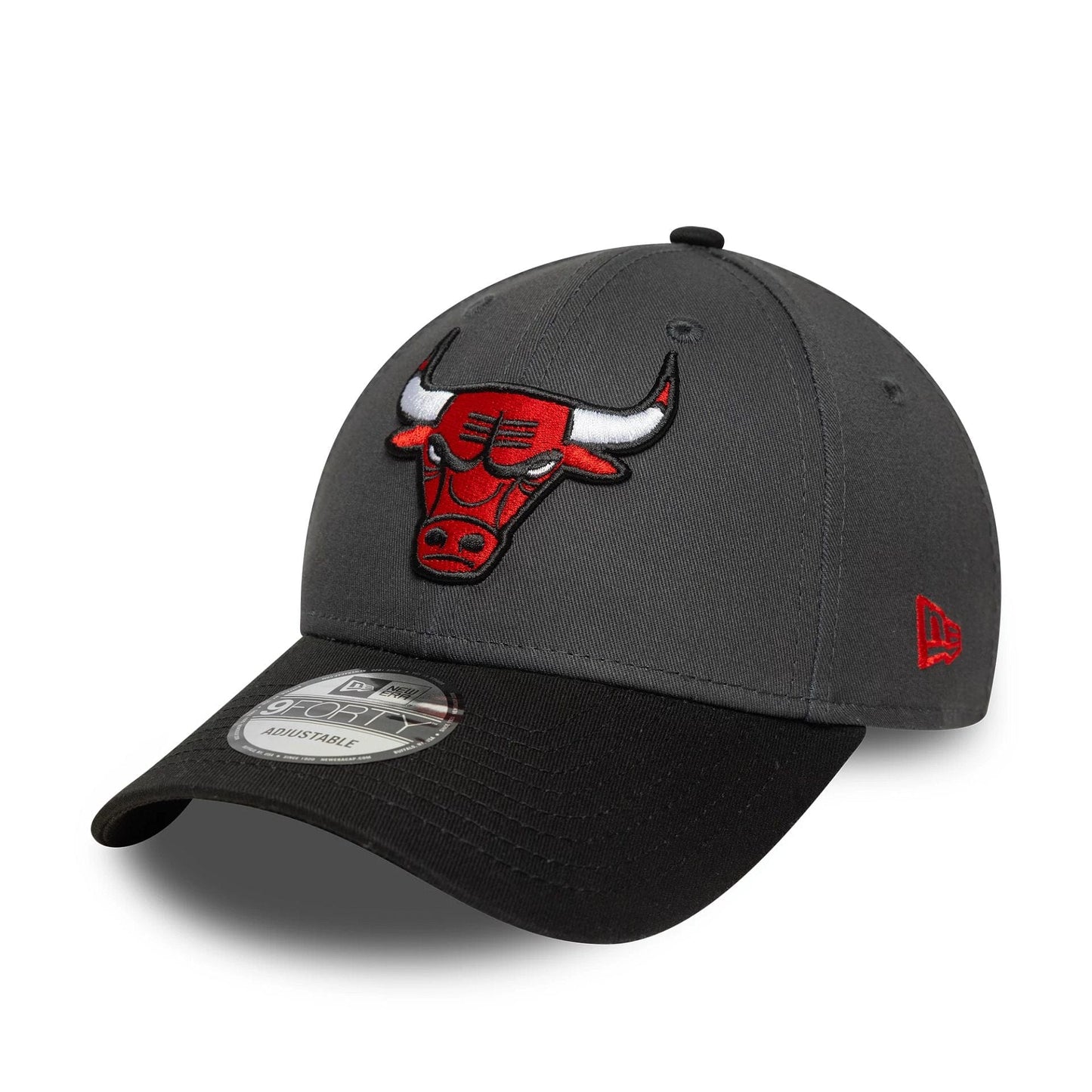 This is a Chicago Bulls NBA Sidepatch Charcoal 9FORTY Adjustable Cap 3